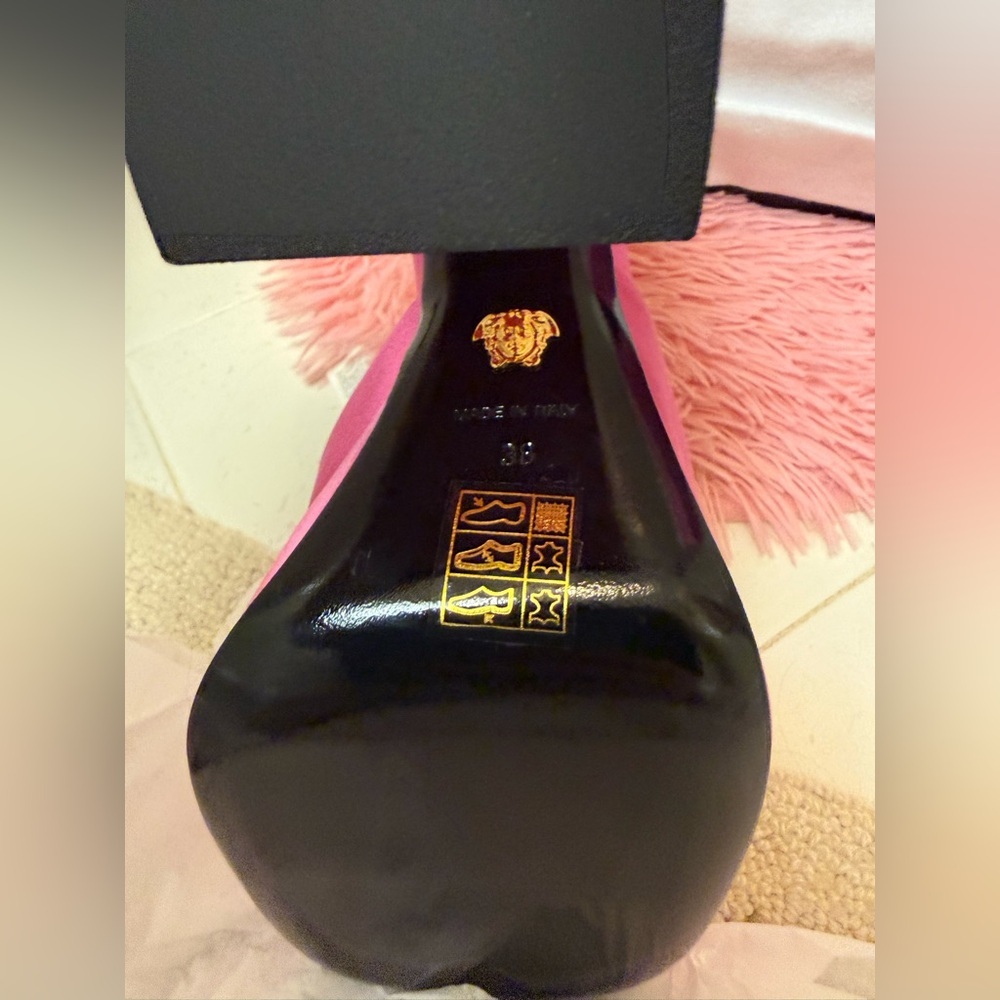 SOLD NWT VERSACE Barbie Medusa Satin D’Orsay Platform Pumps Pink 38/US 7.5 - Picture 11 of 13